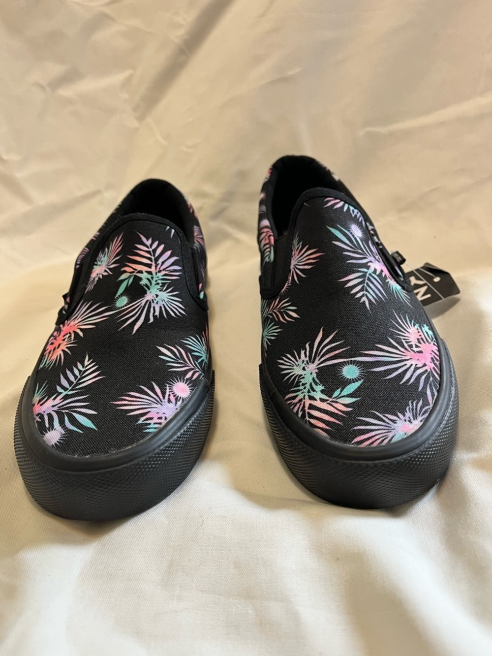 NWT Zoo York Black Slip-On Sneakers with Vibrant Tropical Print - Picture 5 of 11